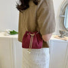 Mini sac seau velours rouge