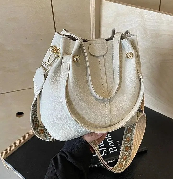 Sac seau blanc cuir