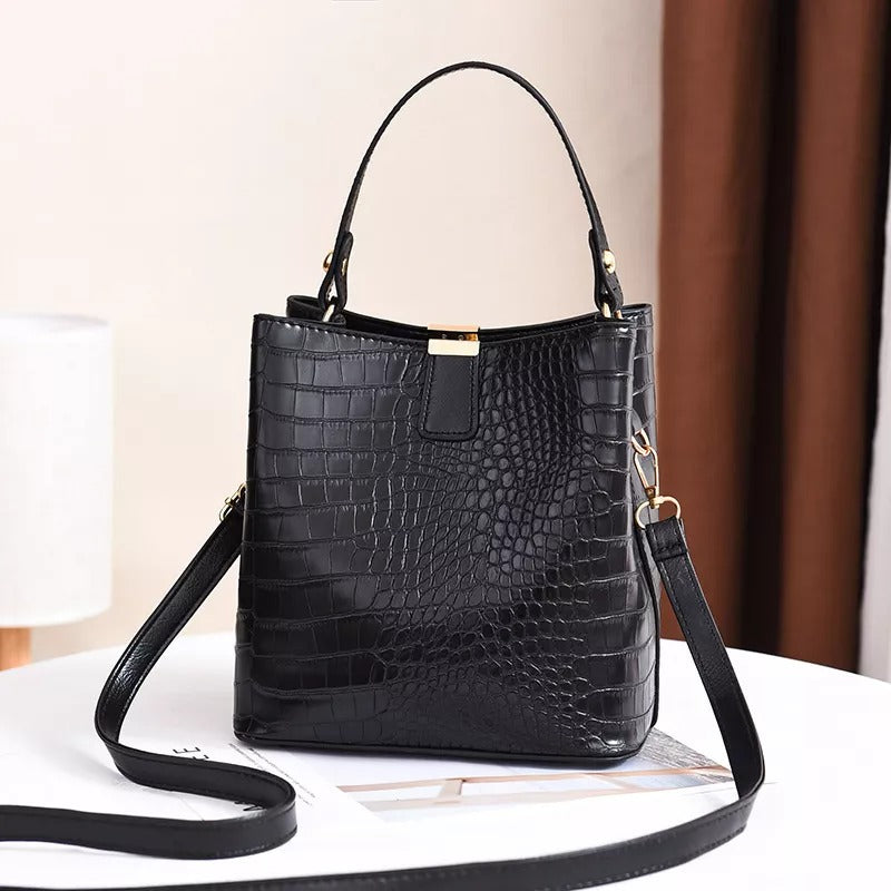 Sac seau croco noir verni