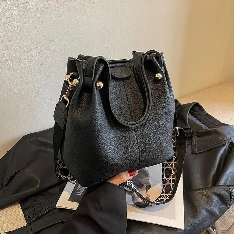 Sac seau noir imitation cuir